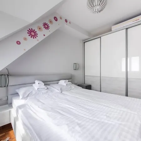 Apartment Biblioteka Cardaka 10/61 *