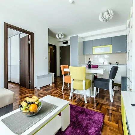 شقة Biblioteka Cardaka 10/61 *