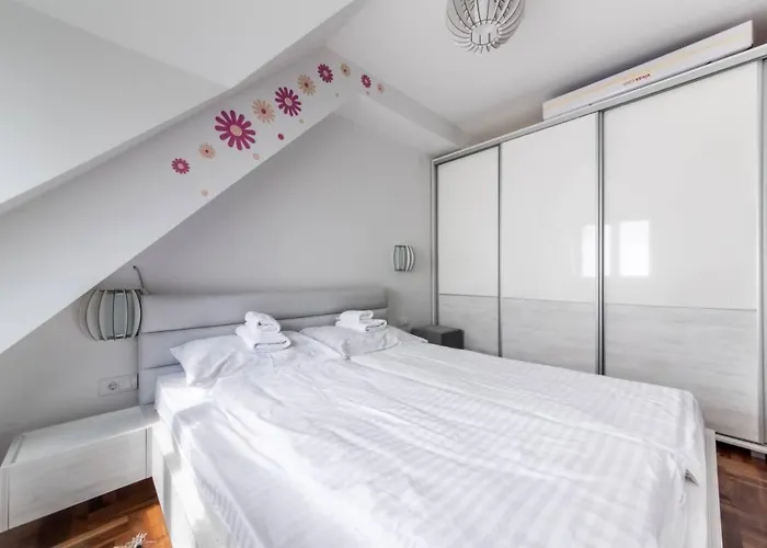 Διαμέρισμα Biblioteka Cardaka 10/61 *